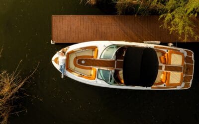 Experiența sosirii cu barca la Lotus by the Lake